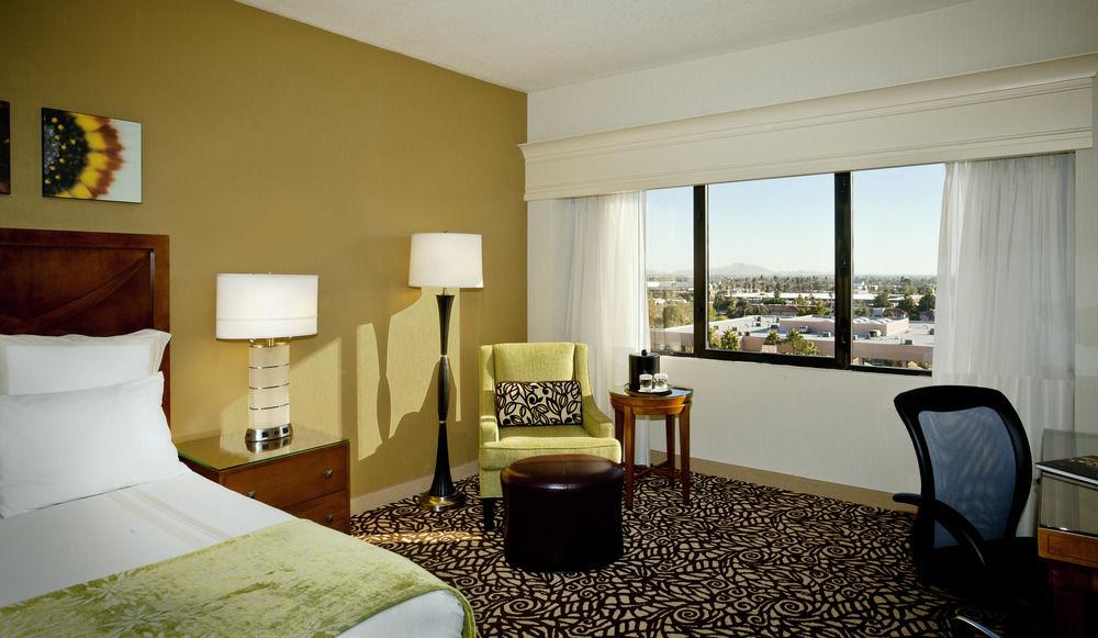 Delta Hotels By Marriott Phoenix Mesa Exterior photo